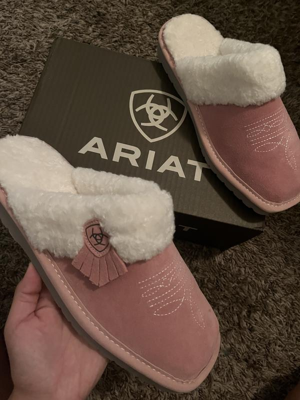How to Clean and Maintain Your Ariat Slippers for Long-lasting Comfort 3 - whitechaco.com