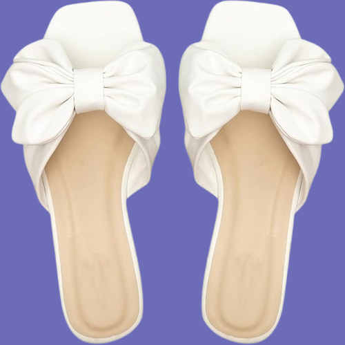 White Sandals: Summer Footwear for 2024 3 - whitechaco.com