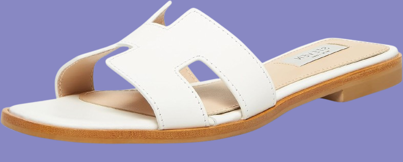 White Sandals: Summer Footwear for 2024 4 - whitechaco.com